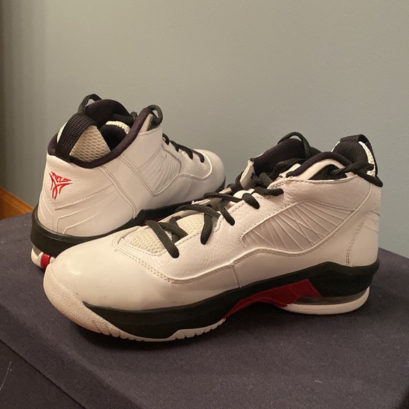 White Air Jordans size 5.5Y (7 Women’s) - Picture 3 of 3